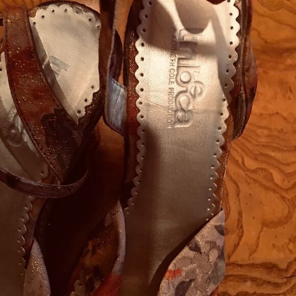 Glossy Beauty Wedges - Picture 3 of 8